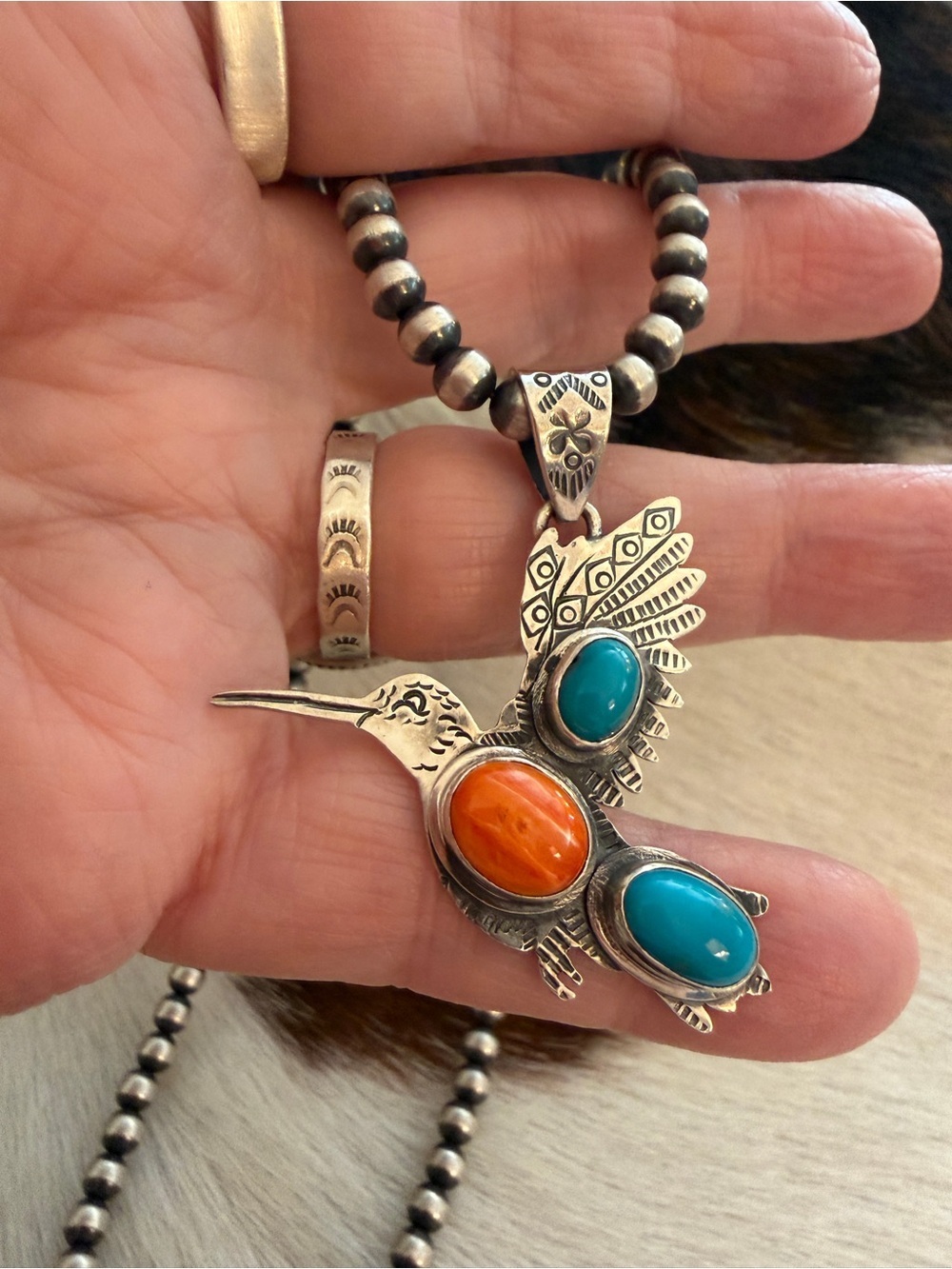 ❤️ Spiny Oyster & Kingman Turquoise Hand Stamped Sterling Hummingbird Pendant - Picture 1 of 14